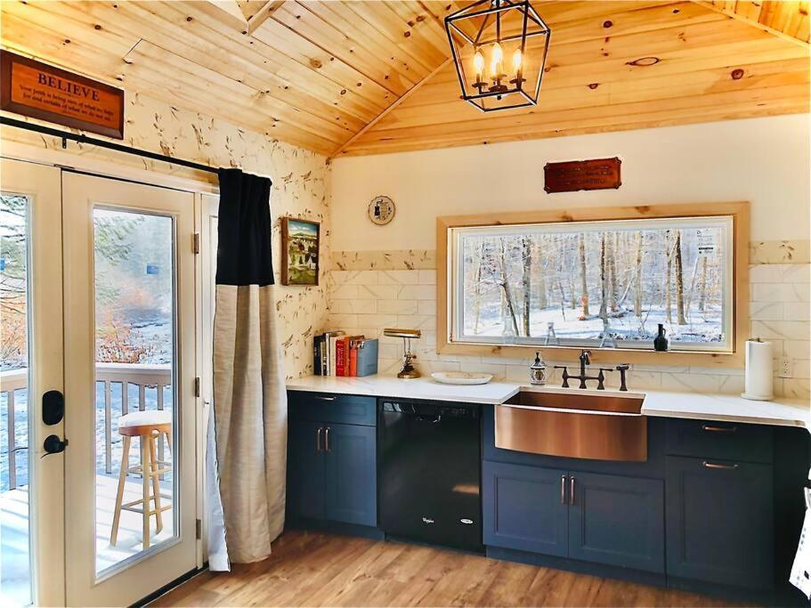 Charming 120-Year-Old Farmhouse By The Creek. Starlight Екстер'єр фото
